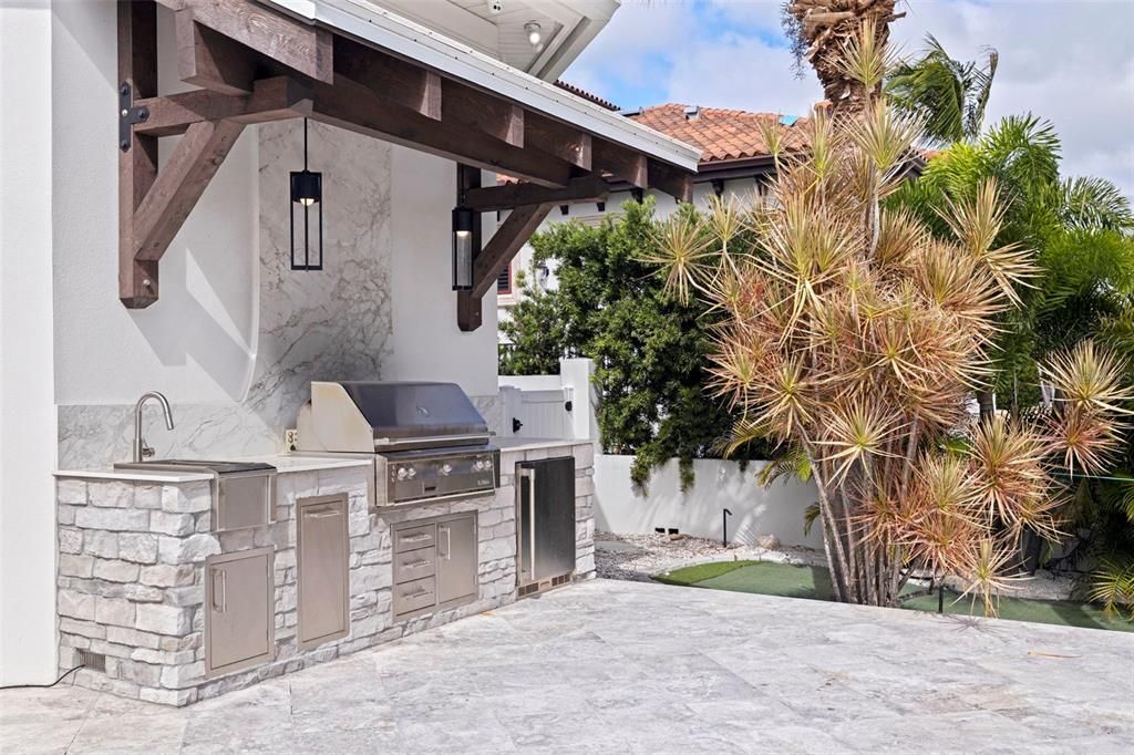 待售: $5,500,000 (6 贝兹, 5 浴室, 5542 平方英尺)