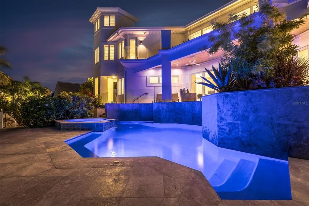 待售: $5,500,000 (6 贝兹, 5 浴室, 5542 平方英尺)