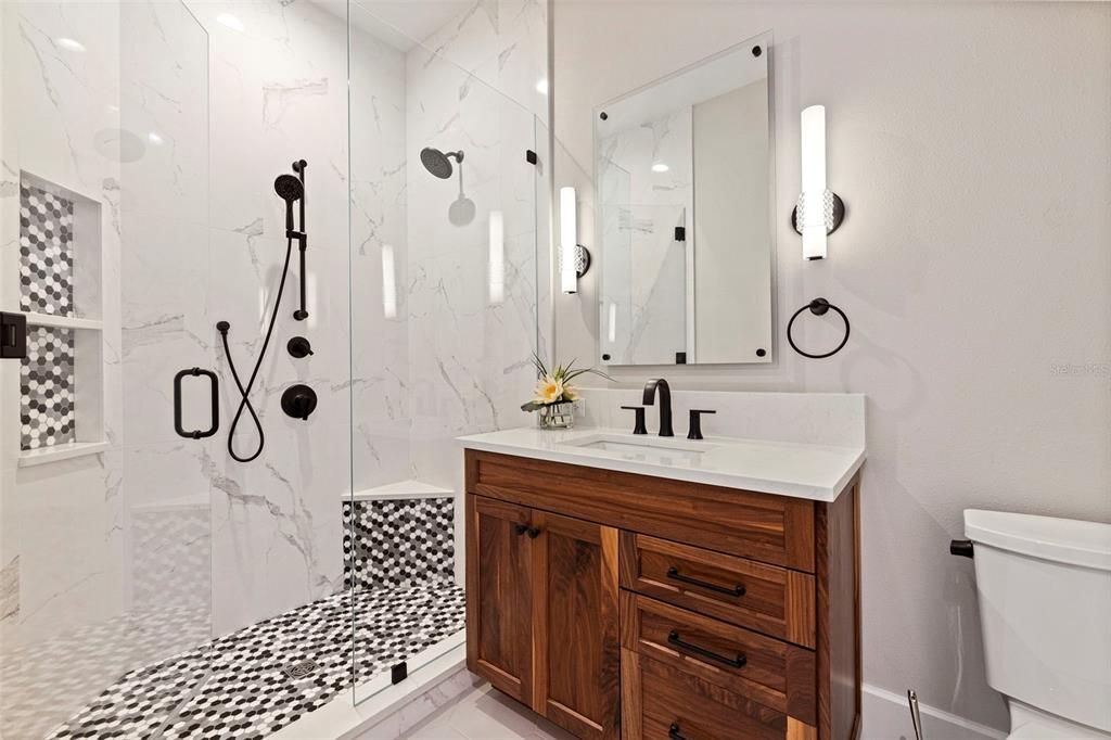 待售: $5,500,000 (6 贝兹, 5 浴室, 5542 平方英尺)