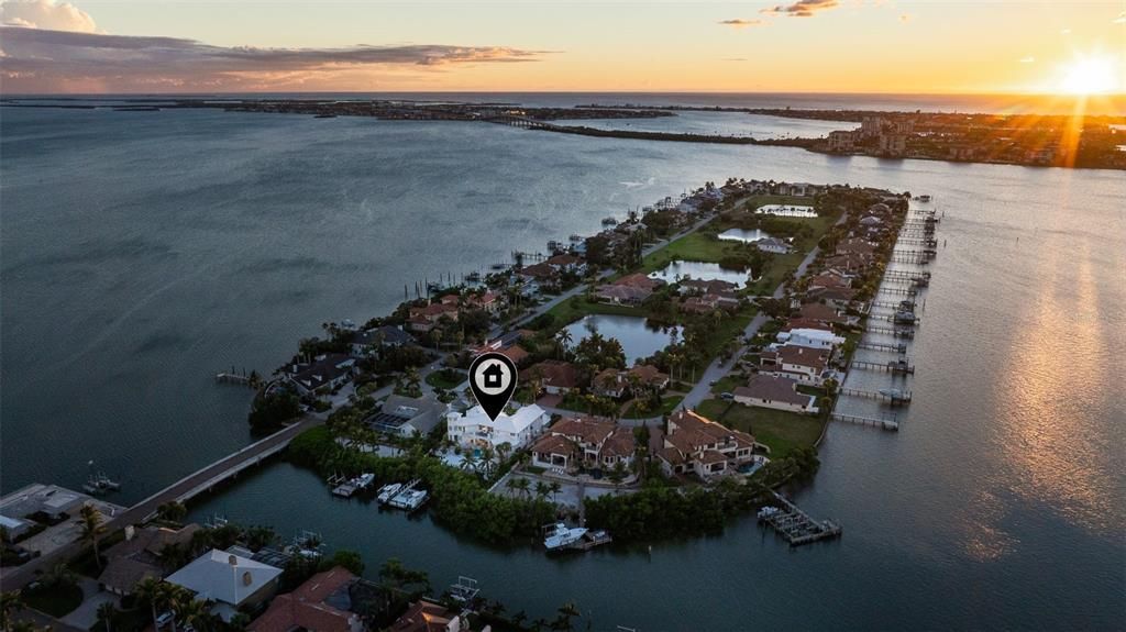 待售: $5,500,000 (6 贝兹, 5 浴室, 5542 平方英尺)