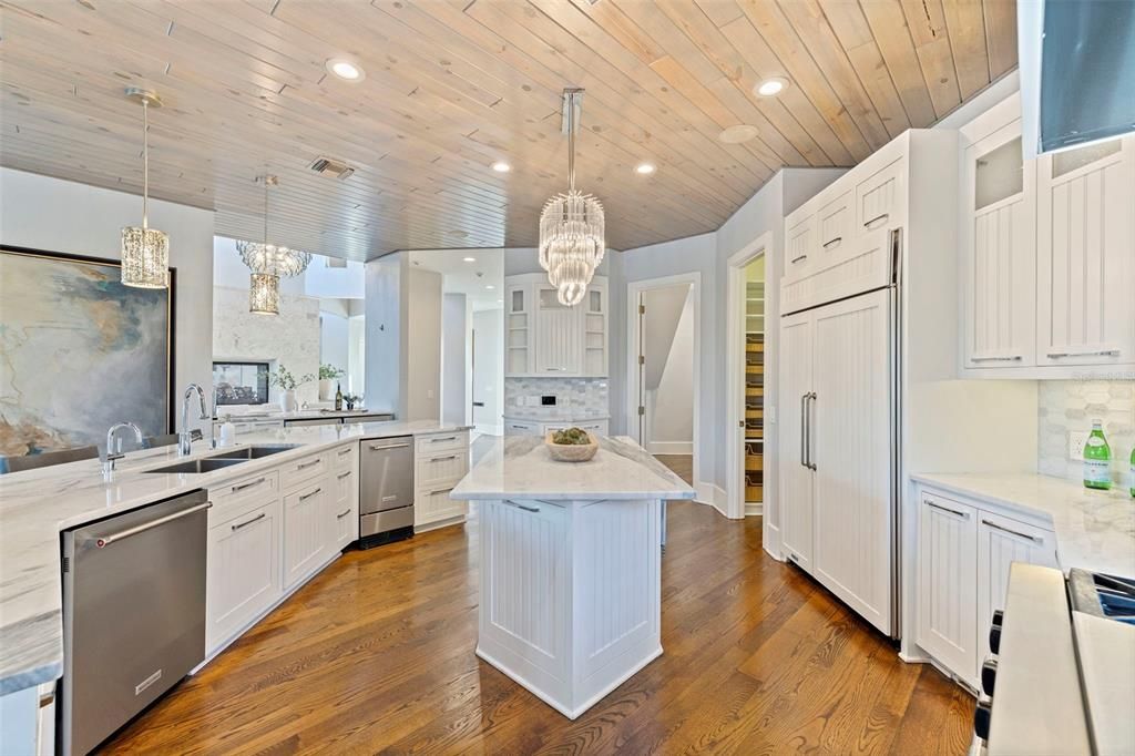 待售: $5,500,000 (6 贝兹, 5 浴室, 5542 平方英尺)