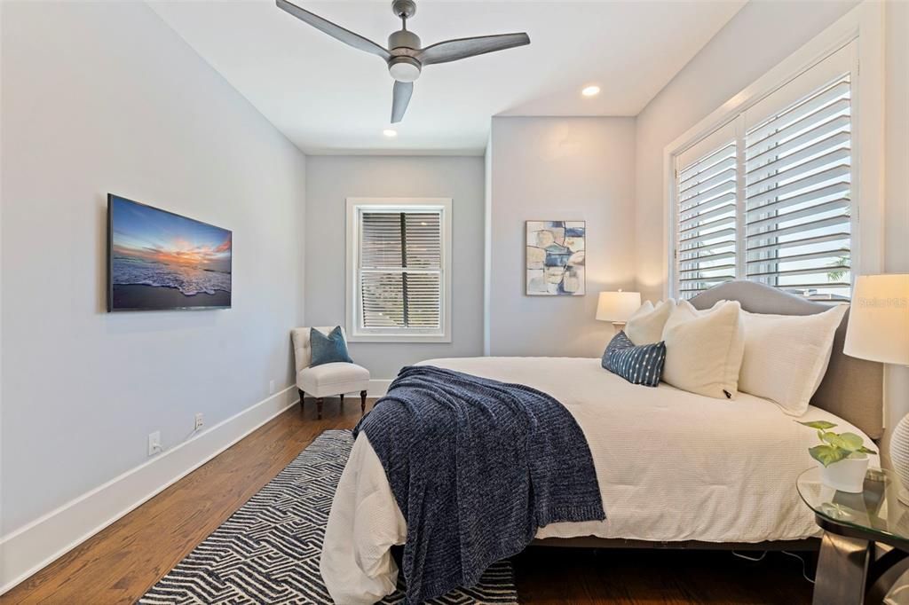 待售: $5,500,000 (6 贝兹, 5 浴室, 5542 平方英尺)