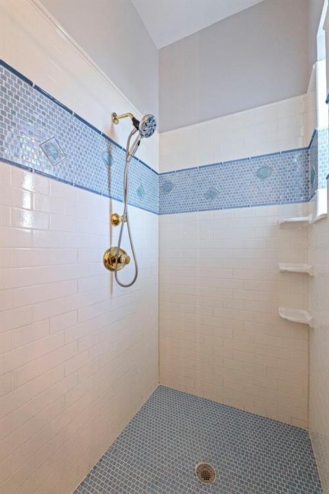 待售: $5,500,000 (6 贝兹, 5 浴室, 5542 平方英尺)