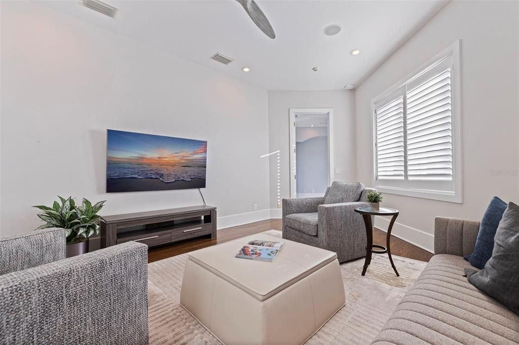 待售: $5,500,000 (6 贝兹, 5 浴室, 5542 平方英尺)