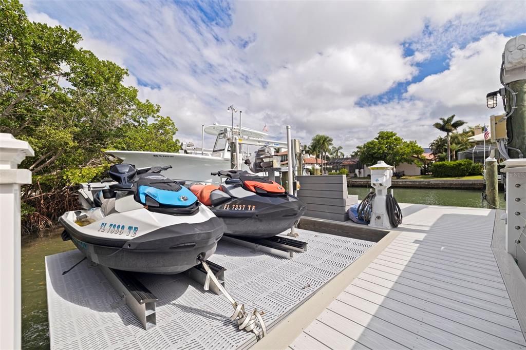 待售: $5,500,000 (6 贝兹, 5 浴室, 5542 平方英尺)