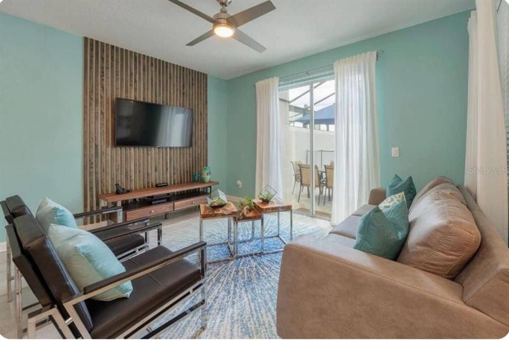 合同活跃: $480,000 (4 贝兹, 3 浴室, 1914 平方英尺)