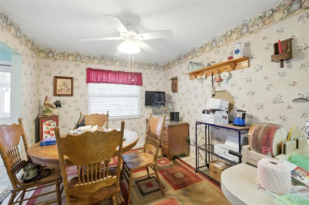 合同活跃: $210,000 (2 贝兹, 2 浴室, 1742 平方英尺)