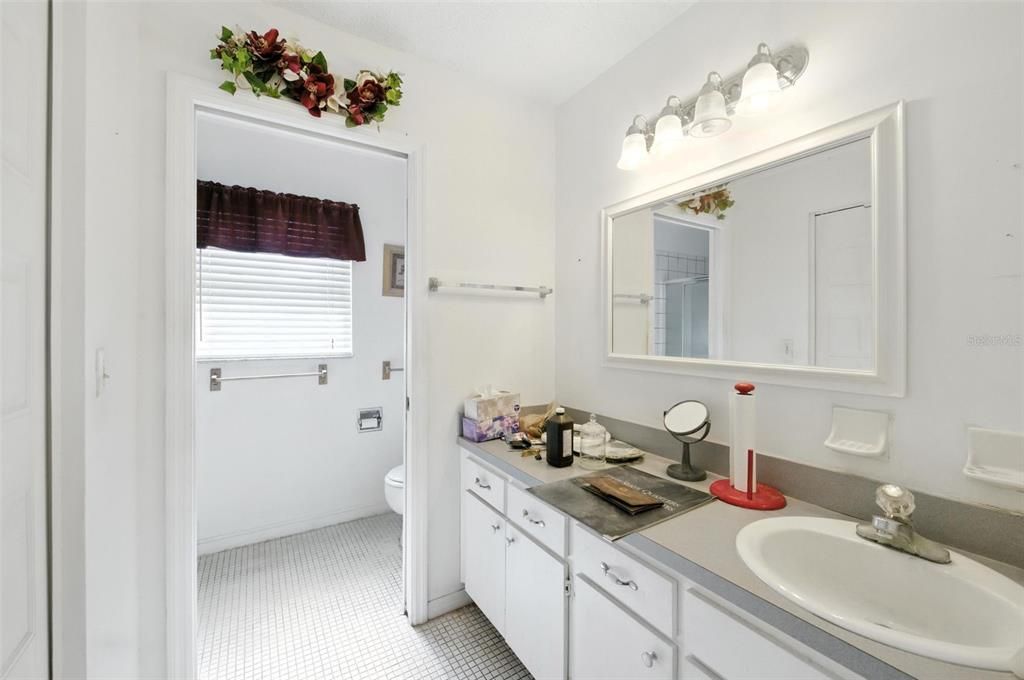 合同活跃: $210,000 (2 贝兹, 2 浴室, 1742 平方英尺)