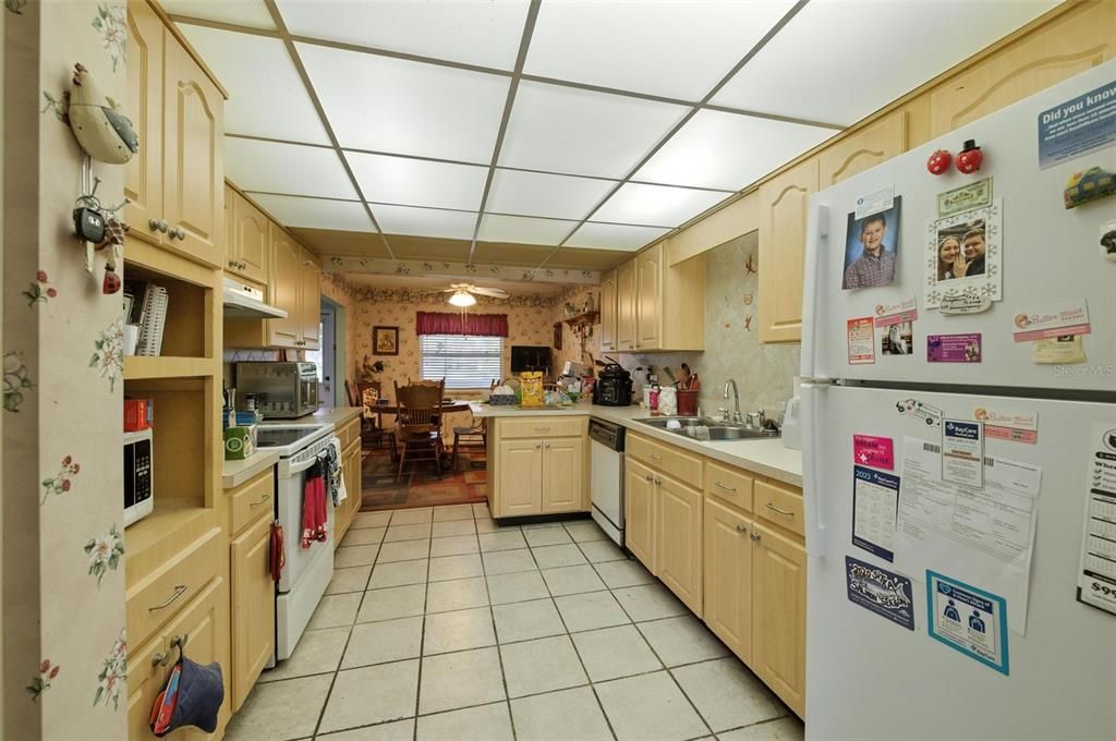 合同活跃: $210,000 (2 贝兹, 2 浴室, 1742 平方英尺)