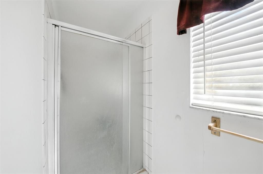 合同活跃: $210,000 (2 贝兹, 2 浴室, 1742 平方英尺)