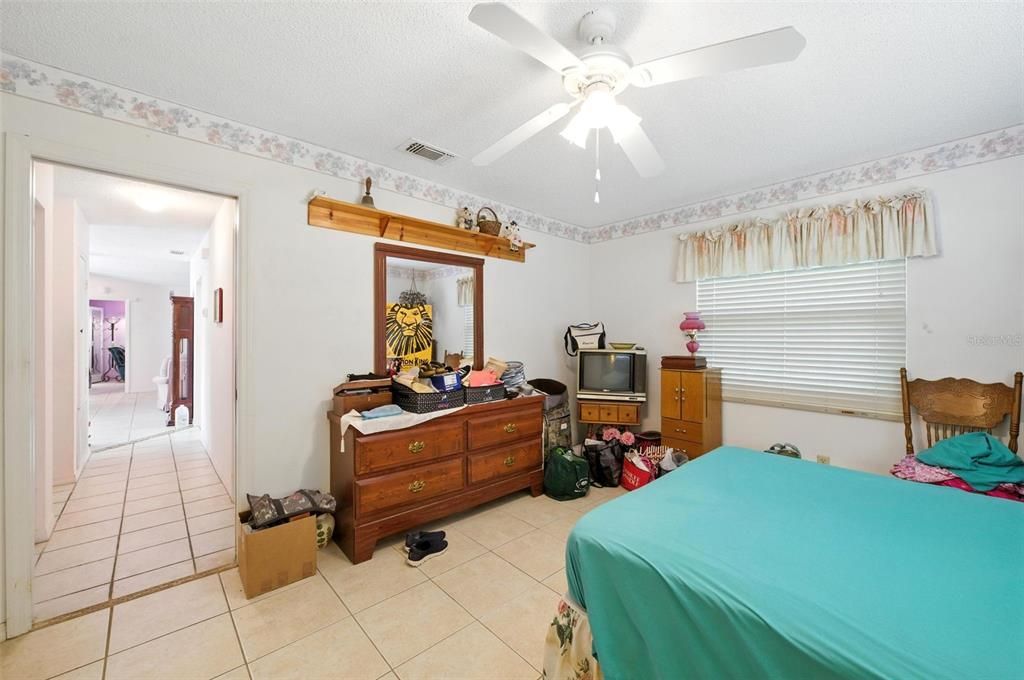 合同活跃: $210,000 (2 贝兹, 2 浴室, 1742 平方英尺)