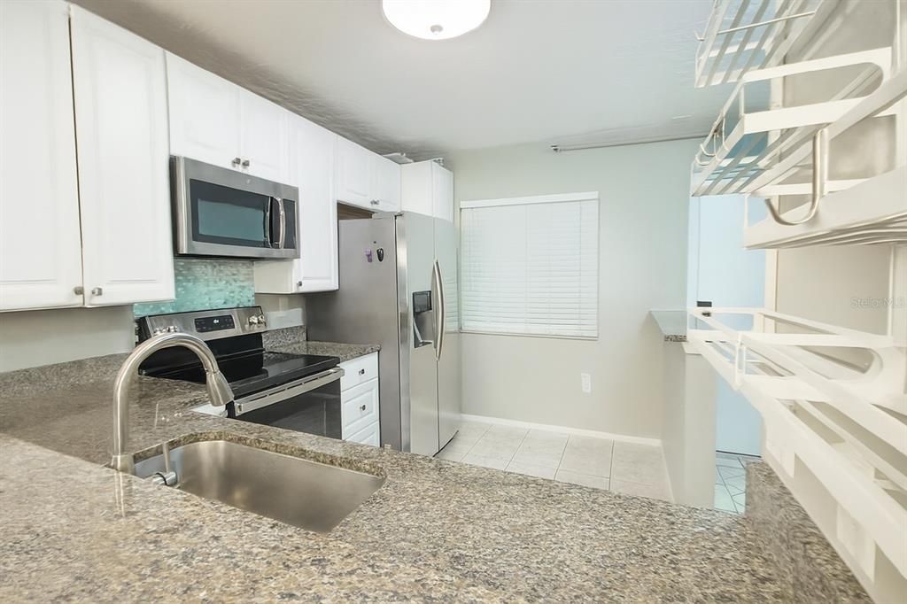 For Rent: $2,199 (2 beds, 2 baths, 958 Square Feet)