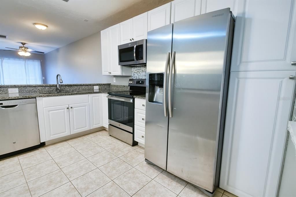 For Rent: $2,199 (2 beds, 2 baths, 958 Square Feet)