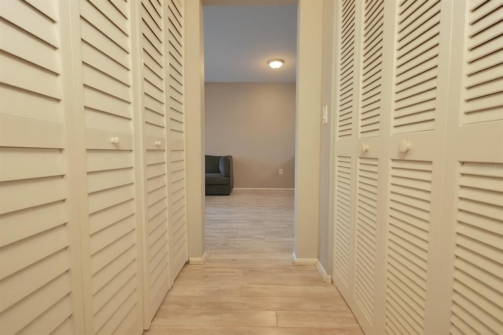 For Rent: $2,199 (2 beds, 2 baths, 958 Square Feet)