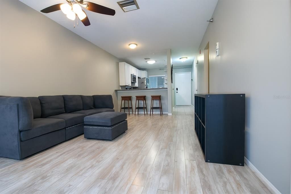 For Rent: $2,199 (2 beds, 2 baths, 958 Square Feet)