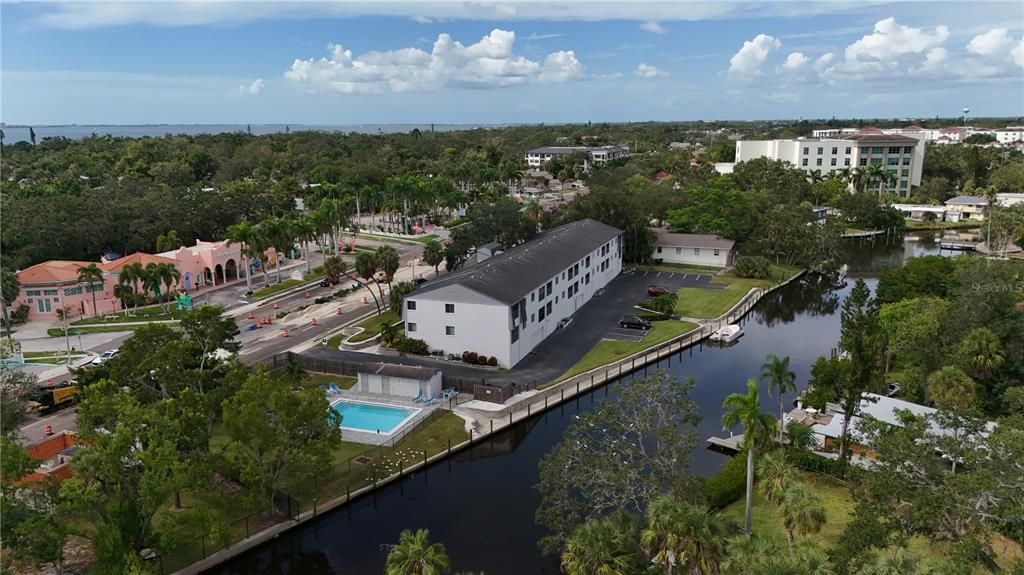 For Rent: $2,199 (2 beds, 2 baths, 958 Square Feet)