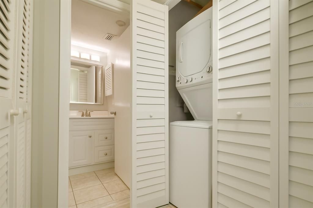 For Rent: $2,199 (2 beds, 2 baths, 958 Square Feet)