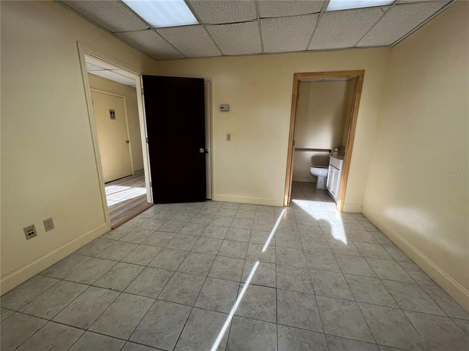 待售: $999,999 (0 贝兹, 0 浴室, 4253 平方英尺)