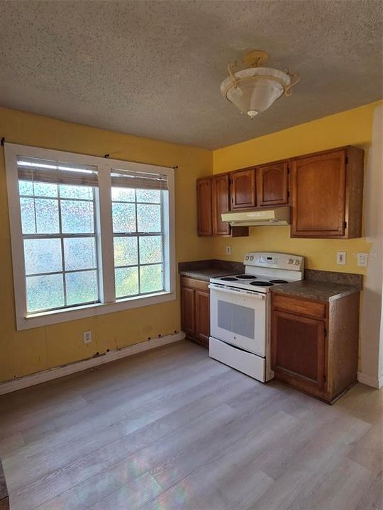 Activo con contrato: $229,900 (2 camas, 1 baños, 864 Pies cuadrados)