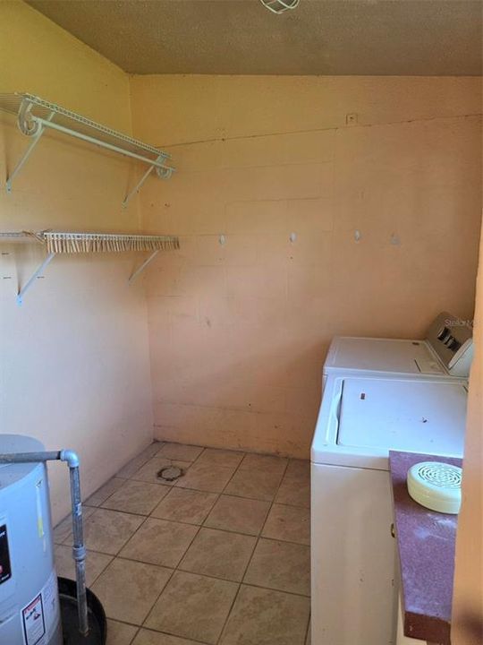 Activo con contrato: $229,900 (2 camas, 1 baños, 864 Pies cuadrados)