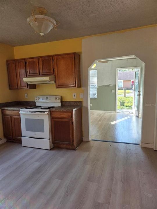 Activo con contrato: $229,900 (2 camas, 1 baños, 864 Pies cuadrados)