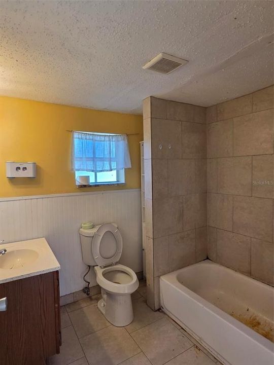 Activo con contrato: $229,900 (2 camas, 1 baños, 864 Pies cuadrados)