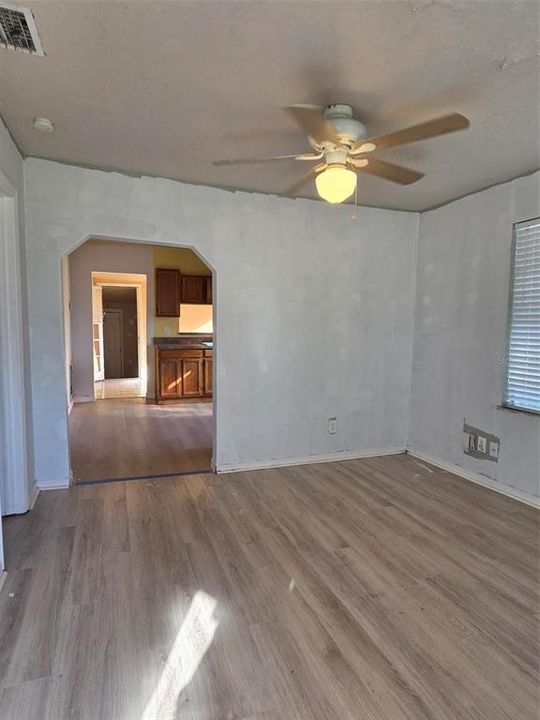 Activo con contrato: $229,900 (2 camas, 1 baños, 864 Pies cuadrados)