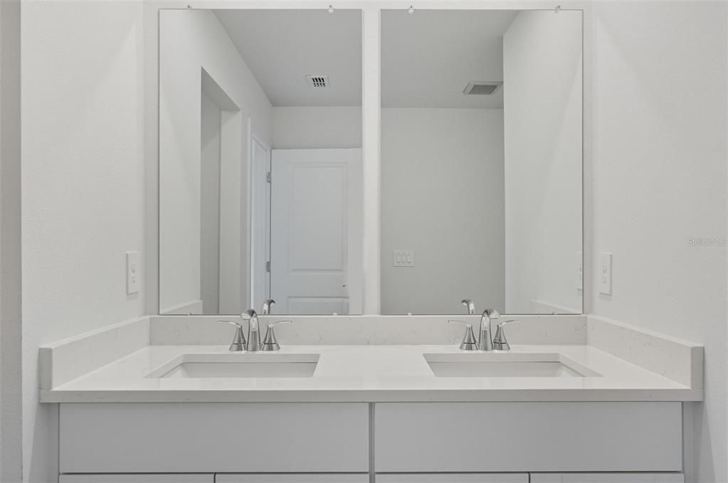 En Venta: $364,990 (4 camas, 3 baños, 1842 Pies cuadrados)