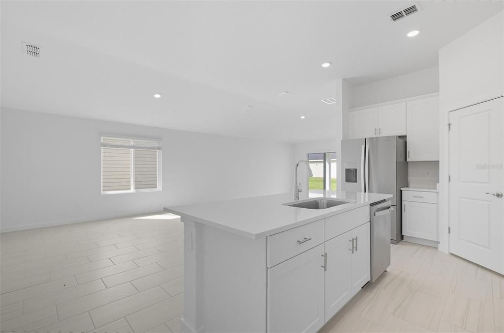 En Venta: $364,990 (4 camas, 3 baños, 1842 Pies cuadrados)