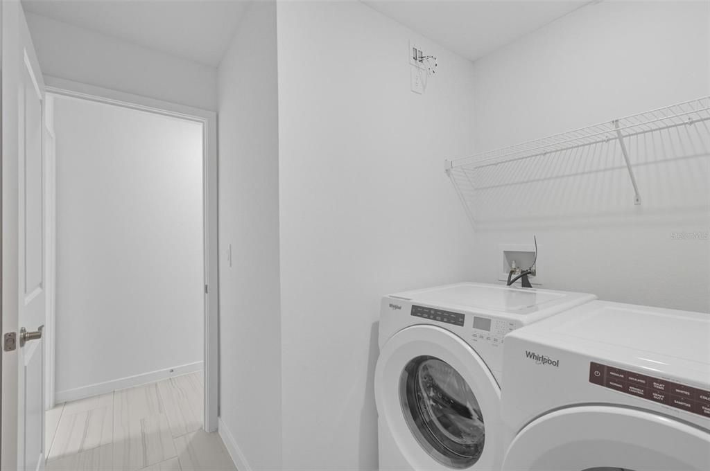 En Venta: $364,990 (4 camas, 3 baños, 1842 Pies cuadrados)