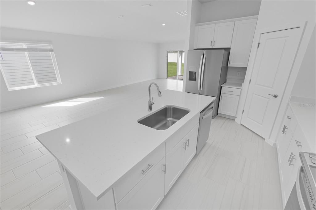 En Venta: $364,990 (4 camas, 3 baños, 1842 Pies cuadrados)