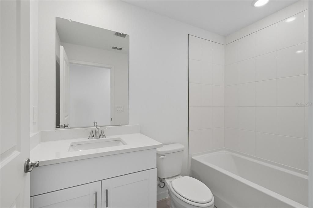 En Venta: $364,990 (4 camas, 3 baños, 1842 Pies cuadrados)