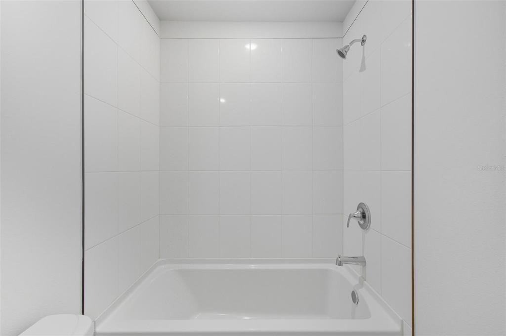 En Venta: $364,990 (4 camas, 3 baños, 1842 Pies cuadrados)