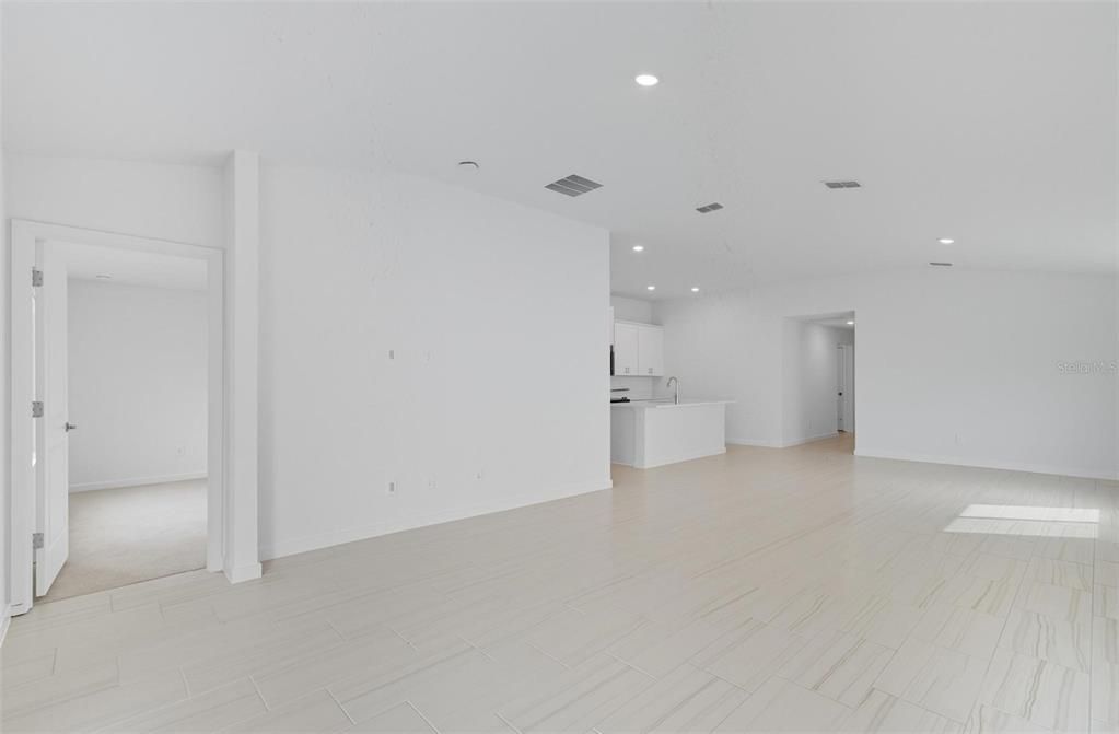 En Venta: $364,990 (4 camas, 3 baños, 1842 Pies cuadrados)