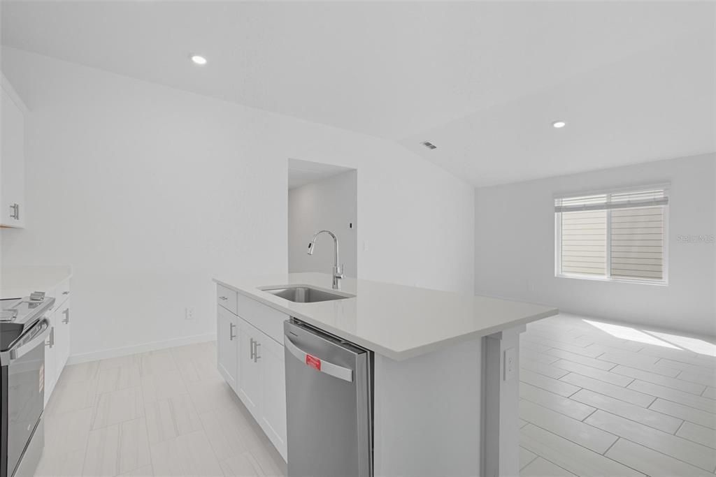 En Venta: $364,990 (4 camas, 3 baños, 1842 Pies cuadrados)