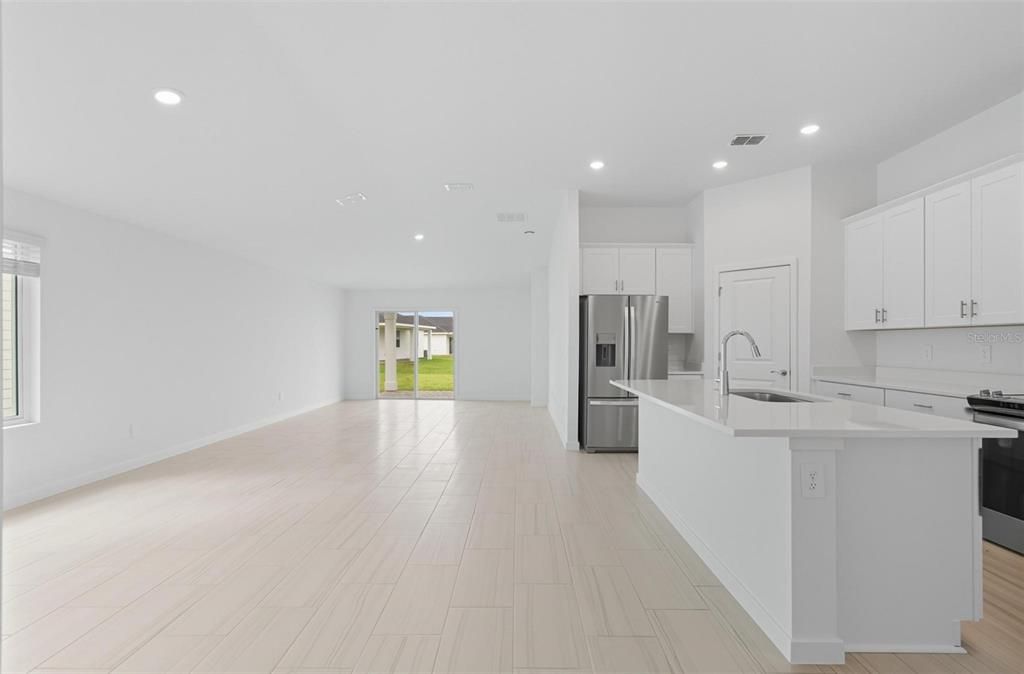 En Venta: $364,990 (4 camas, 3 baños, 1842 Pies cuadrados)