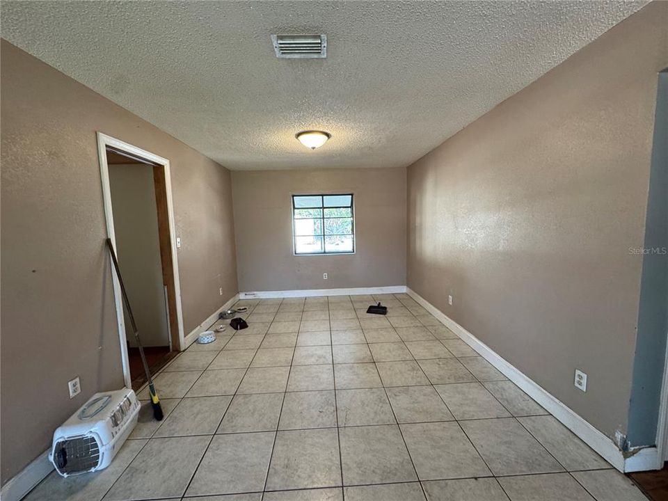 Active With Contract: $345,000 (3 beds, 2 baths, 1332 Square Feet)