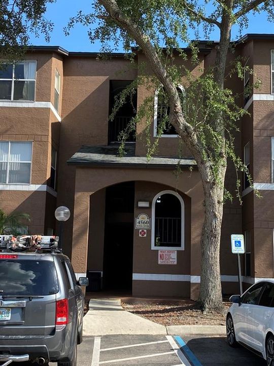 合同活跃: $1,200 (1 贝兹, 1 浴室, 735 平方英尺)