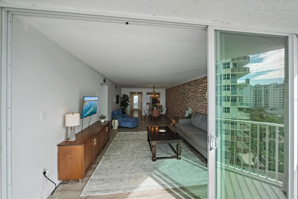 For Sale: $660,000 (1 beds, 1 baths, 900 Square Feet)