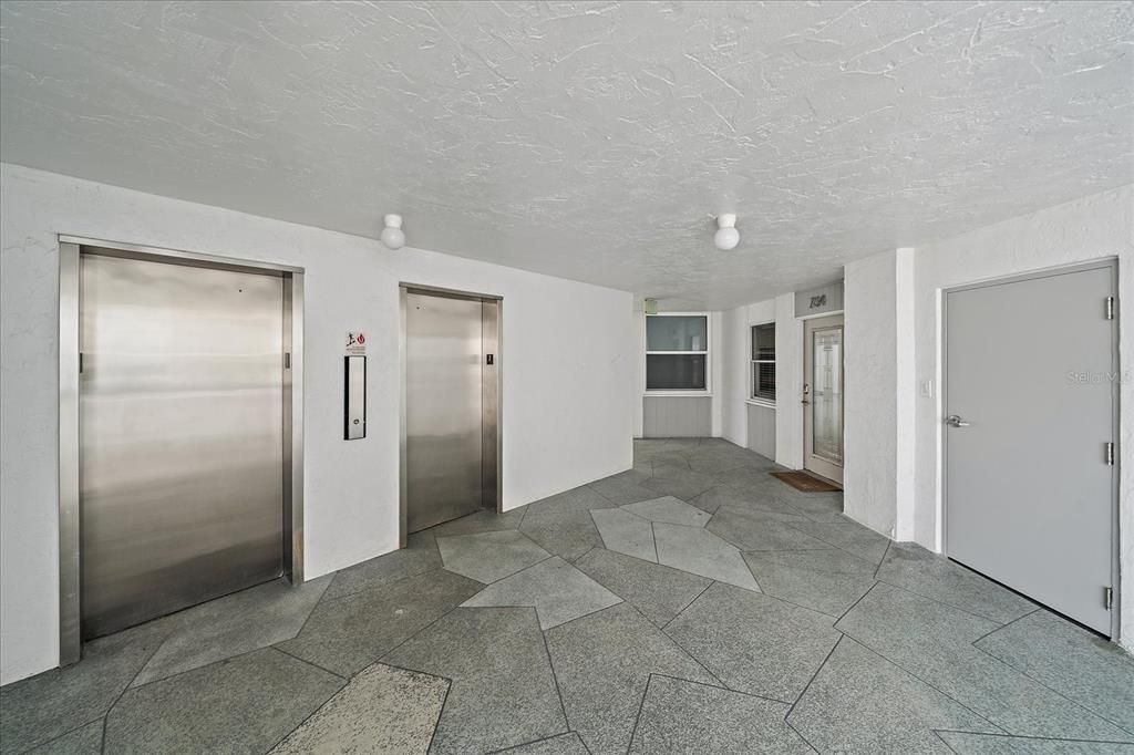 For Sale: $660,000 (1 beds, 1 baths, 900 Square Feet)