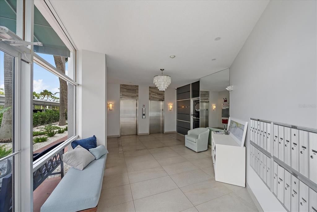 For Sale: $660,000 (1 beds, 1 baths, 900 Square Feet)