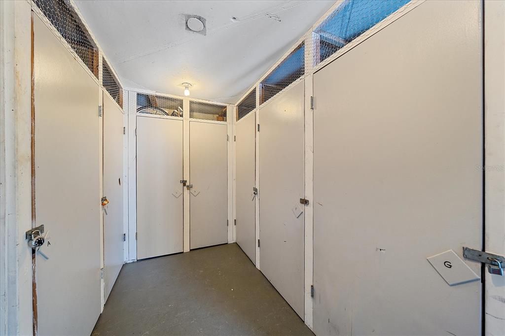 For Sale: $660,000 (1 beds, 1 baths, 900 Square Feet)