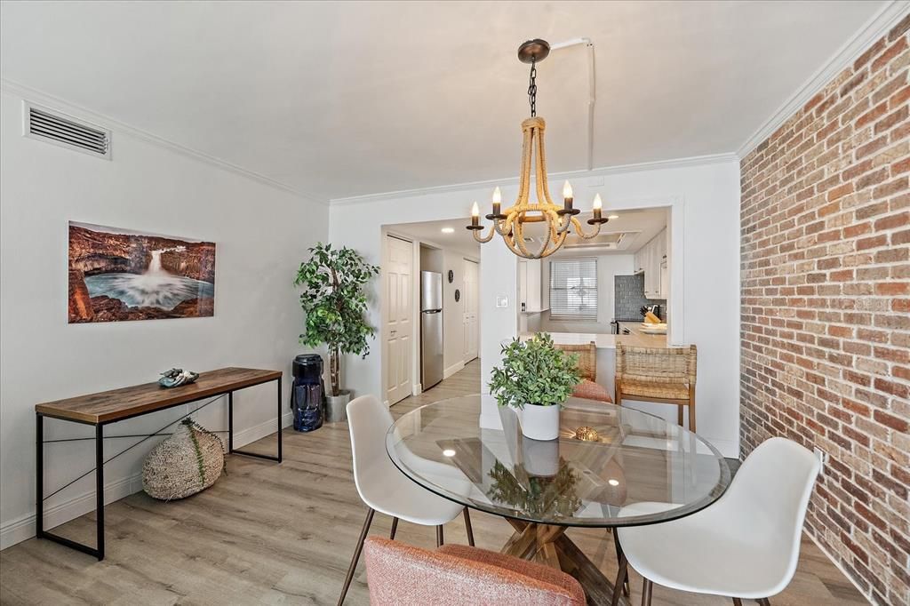 For Sale: $660,000 (1 beds, 1 baths, 900 Square Feet)