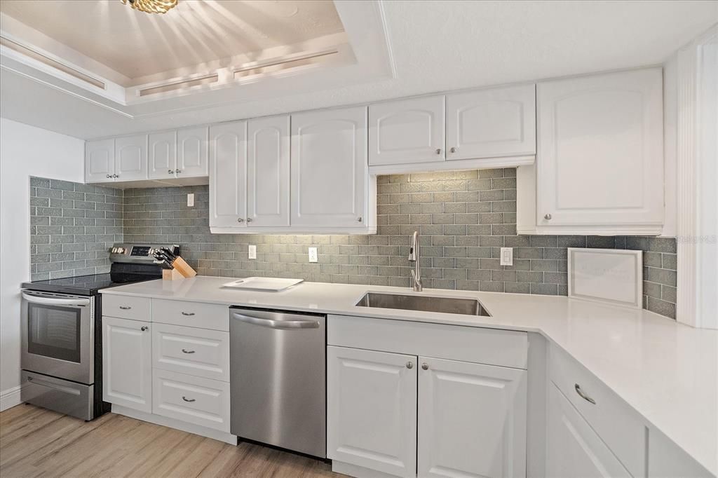 For Sale: $660,000 (1 beds, 1 baths, 900 Square Feet)