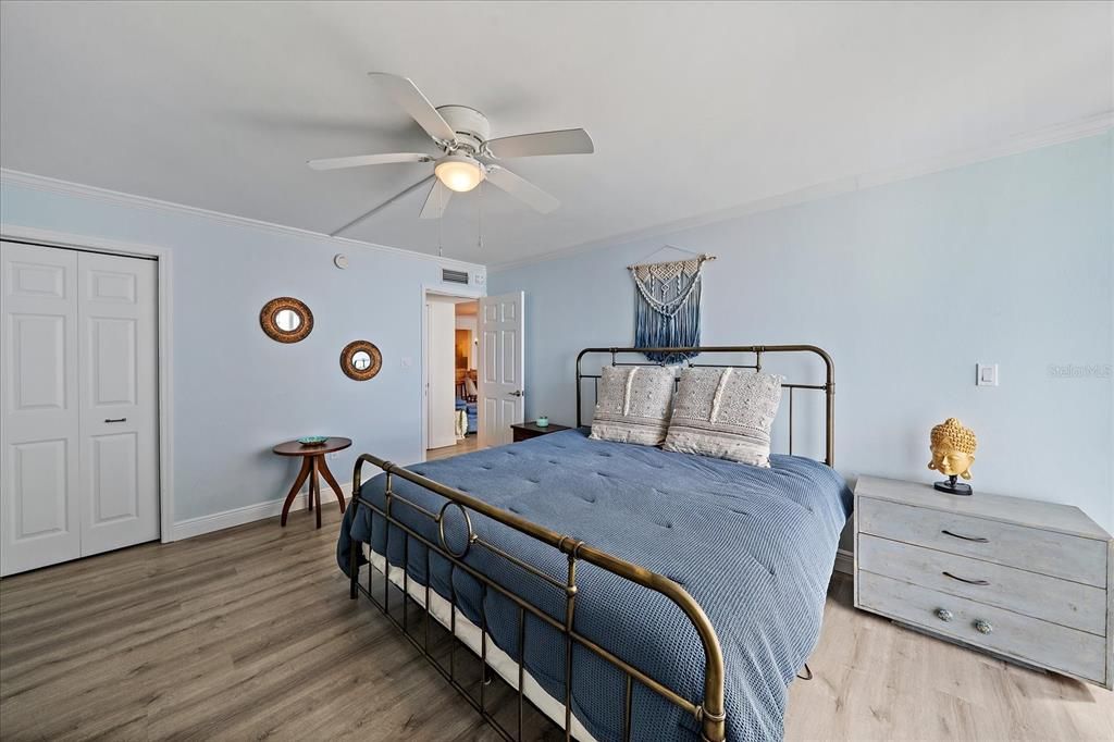 For Sale: $660,000 (1 beds, 1 baths, 900 Square Feet)