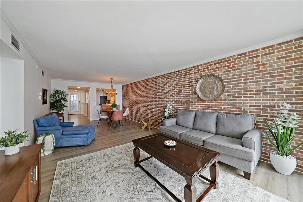 For Sale: $660,000 (1 beds, 1 baths, 900 Square Feet)