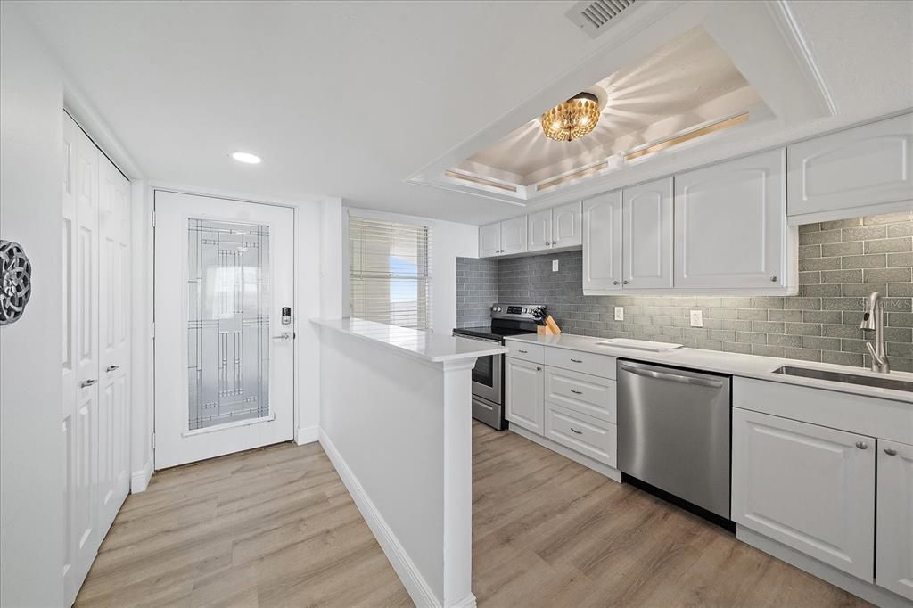 For Sale: $660,000 (1 beds, 1 baths, 900 Square Feet)