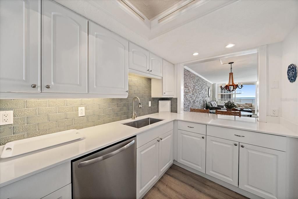 For Sale: $660,000 (1 beds, 1 baths, 900 Square Feet)