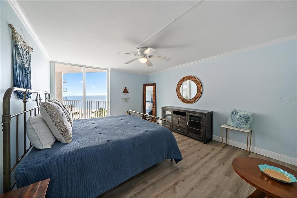 For Sale: $660,000 (1 beds, 1 baths, 900 Square Feet)