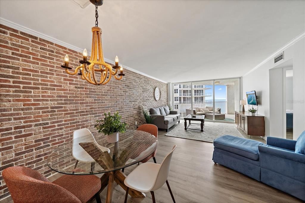 For Sale: $660,000 (1 beds, 1 baths, 900 Square Feet)